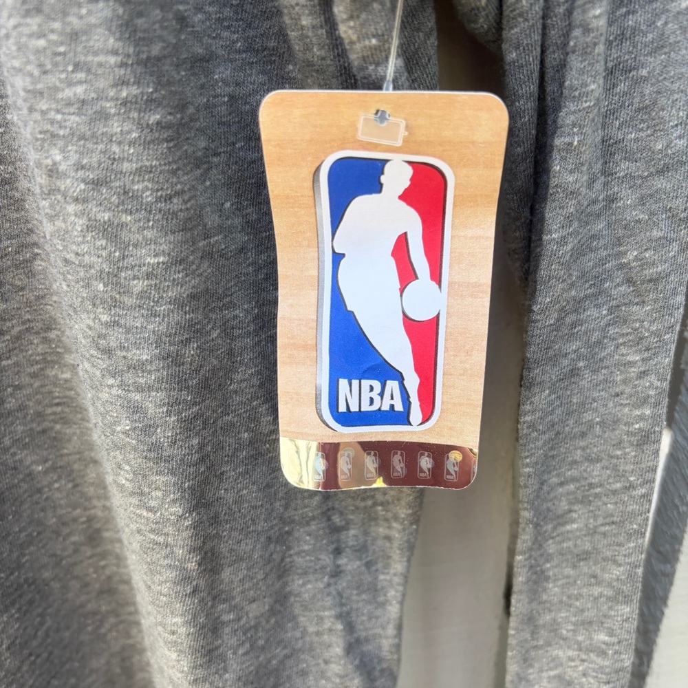 NBA Knicks Logo Gray Long Sleeve Tee - Picture 2 of 4